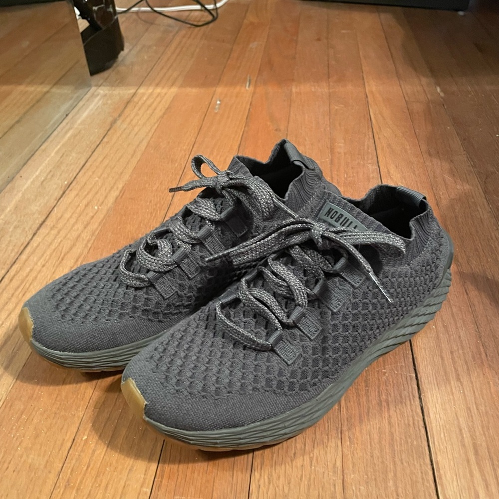 No Bull knit runners! Women’s size 10, dark grey.